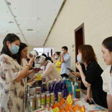 巾幗力量顯擔當，延邊州婦聯舉辦“巾幗助力復工復產”日用百貨銷售活動聚合力